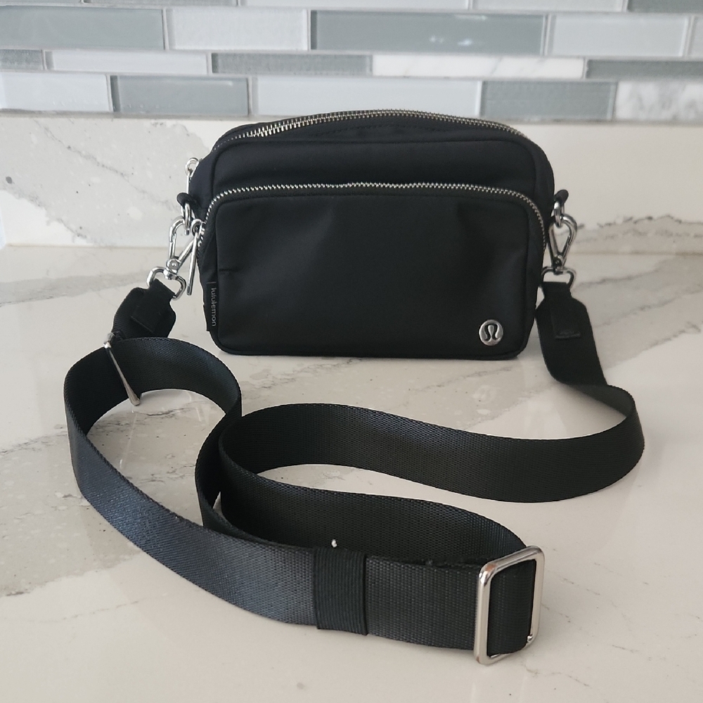 lululemon - Black Everywhere Nylon Crossbody Bag - 2L Metal Hardware